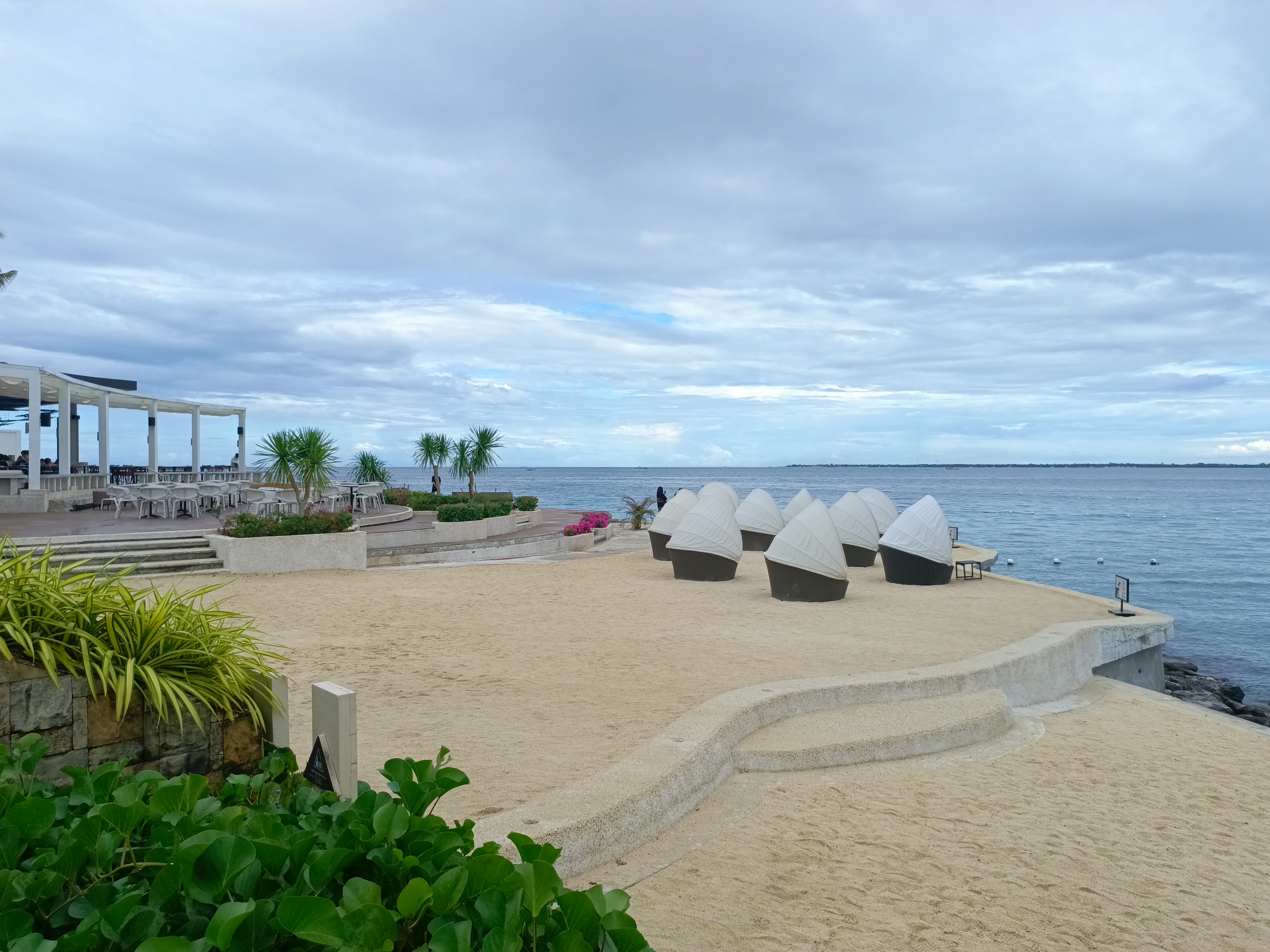 Crimson Resort & Spa - Image 2