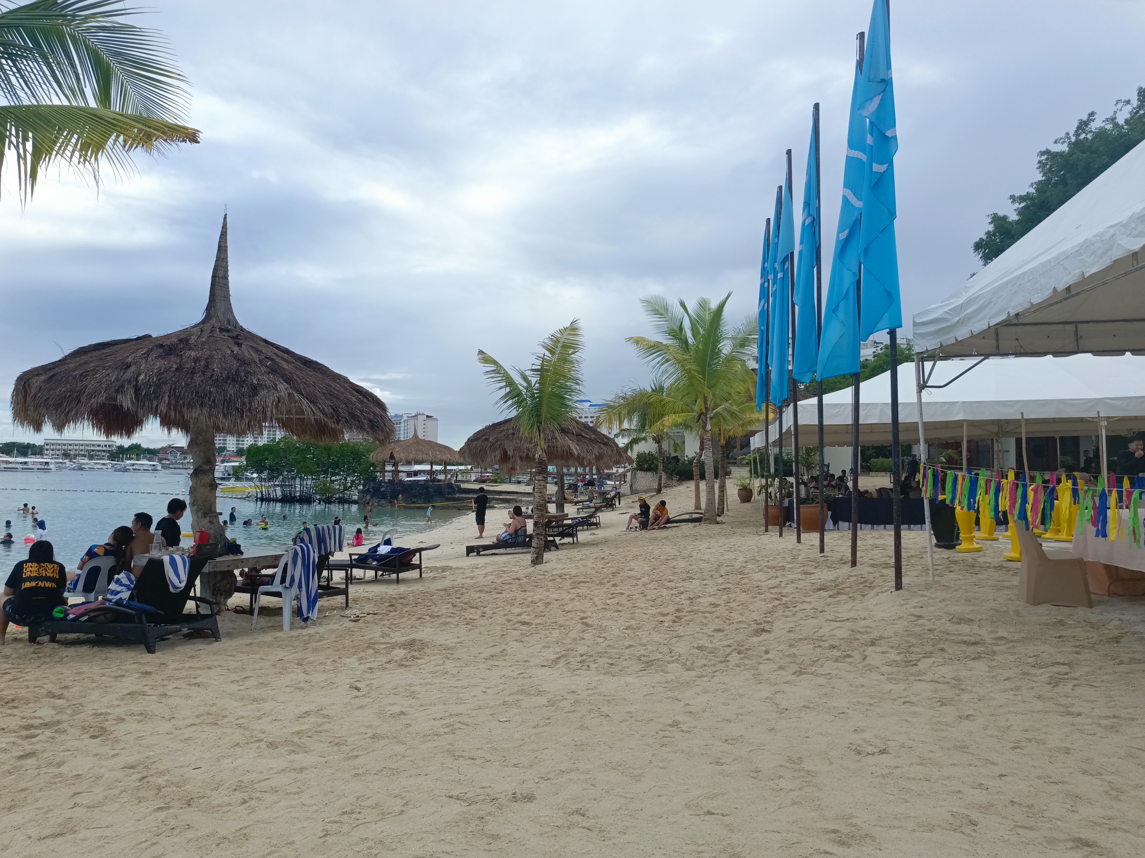 Maribago Bluewater Beach Resort - Image 2