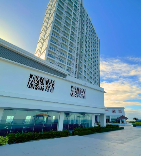 Arterra Hotel and Resort - Image 1