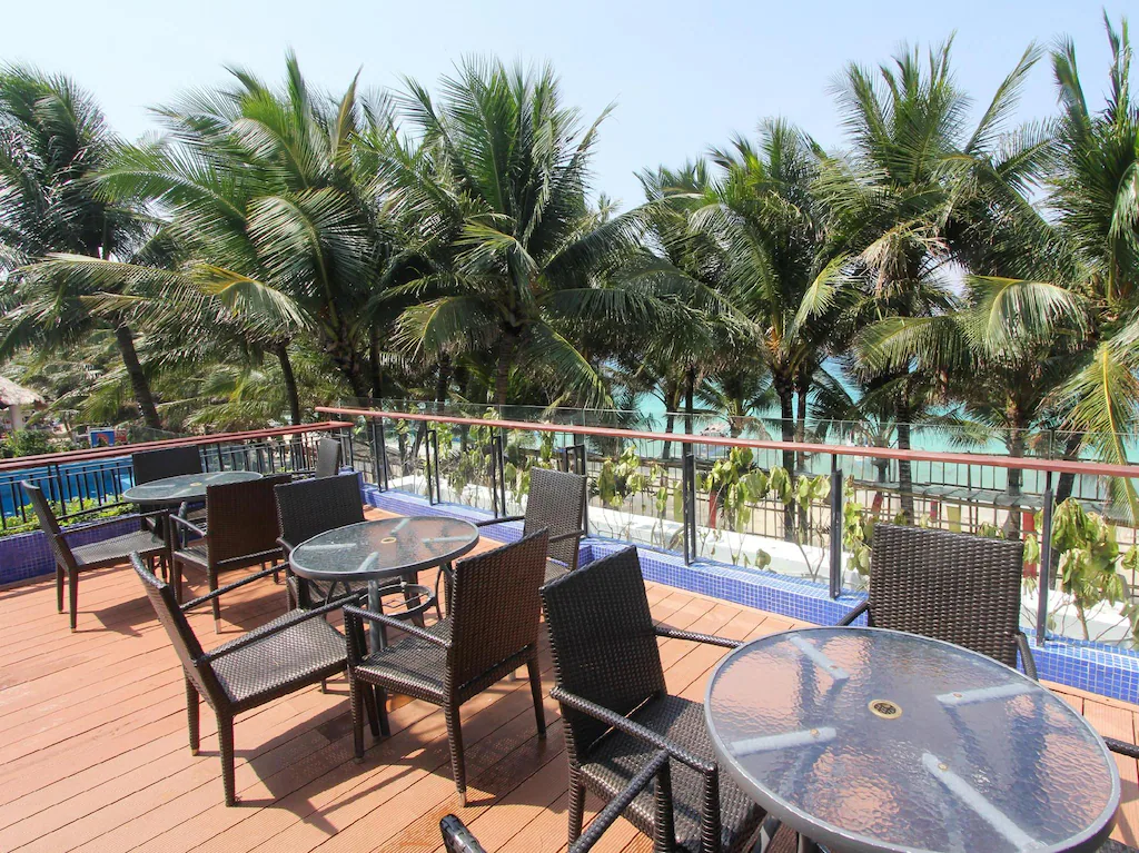 Crown Regency Beach Resort - Image 1