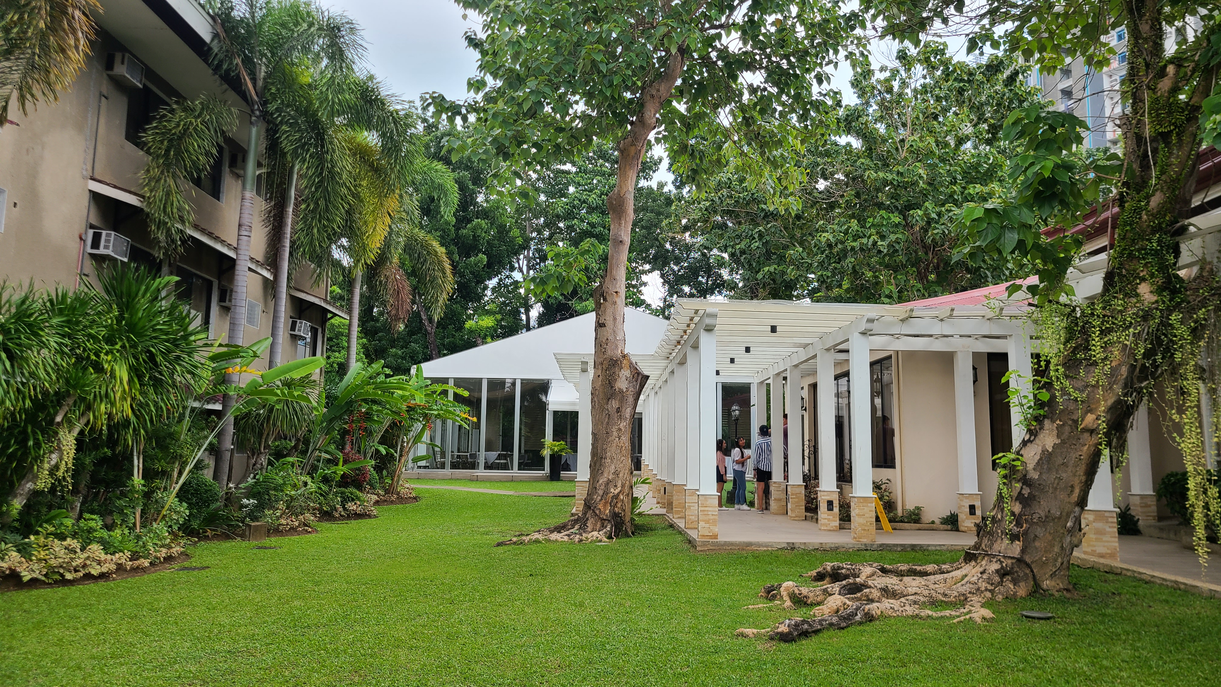 Montebello Villa Hotel - Image 2
