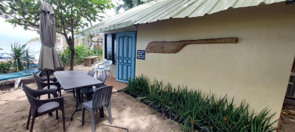 Ravenala Beach Bungalows - Image 2