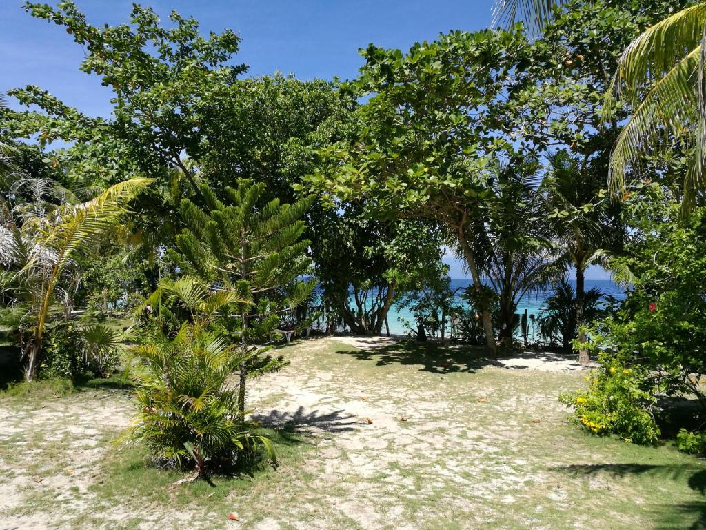 Ravenala Beach Bungalows - Image 3