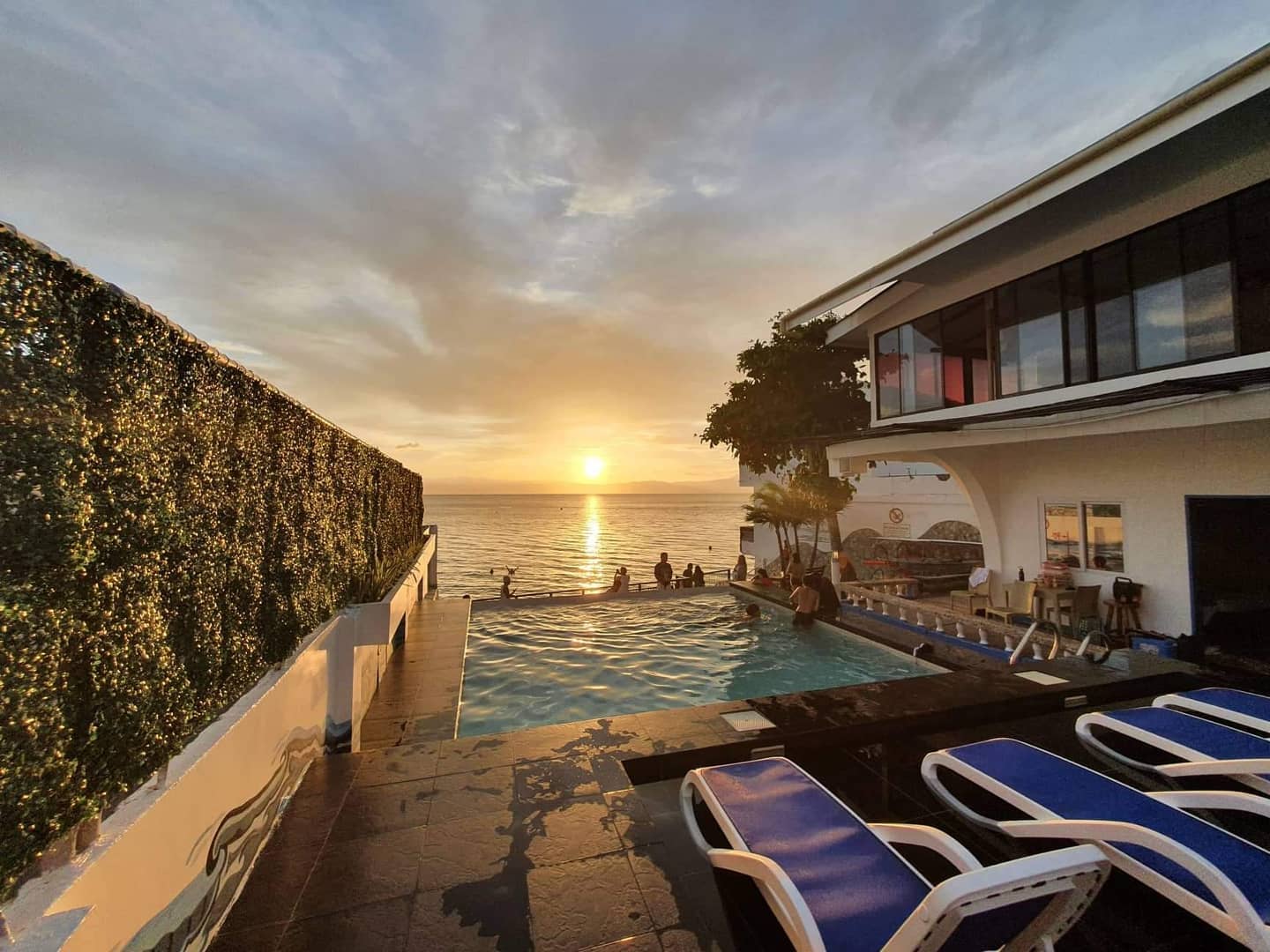 Pescadores Seaview Suites