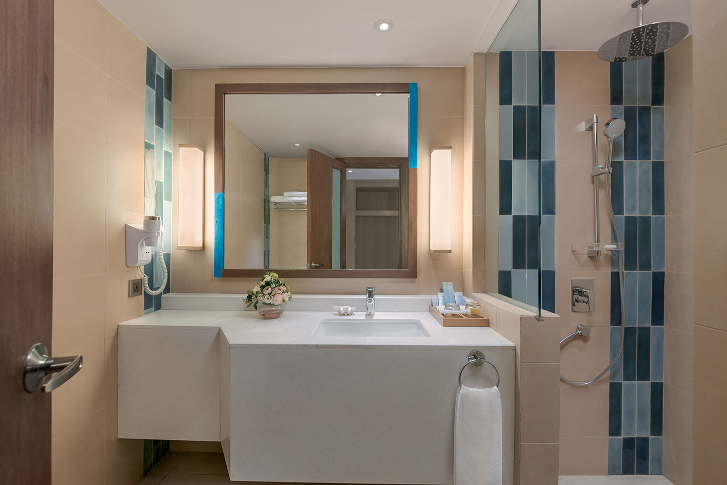 Deluxe W/ Direct Pool Access