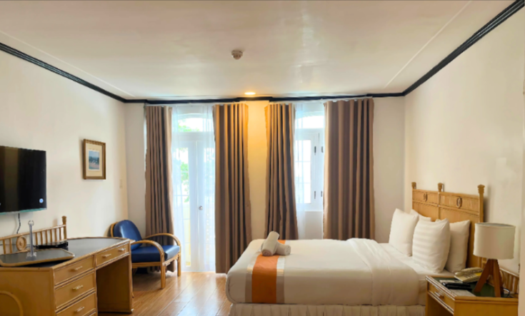 Deluxe Queen Bed