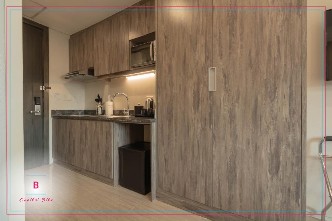 Studio Executive w/ Kitchenette