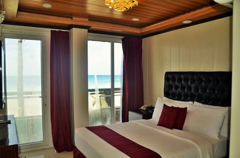 Deluxe Beachfront Suite with Sea View